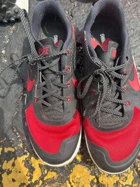 Nike Men's Black and Red Lifting Shoes